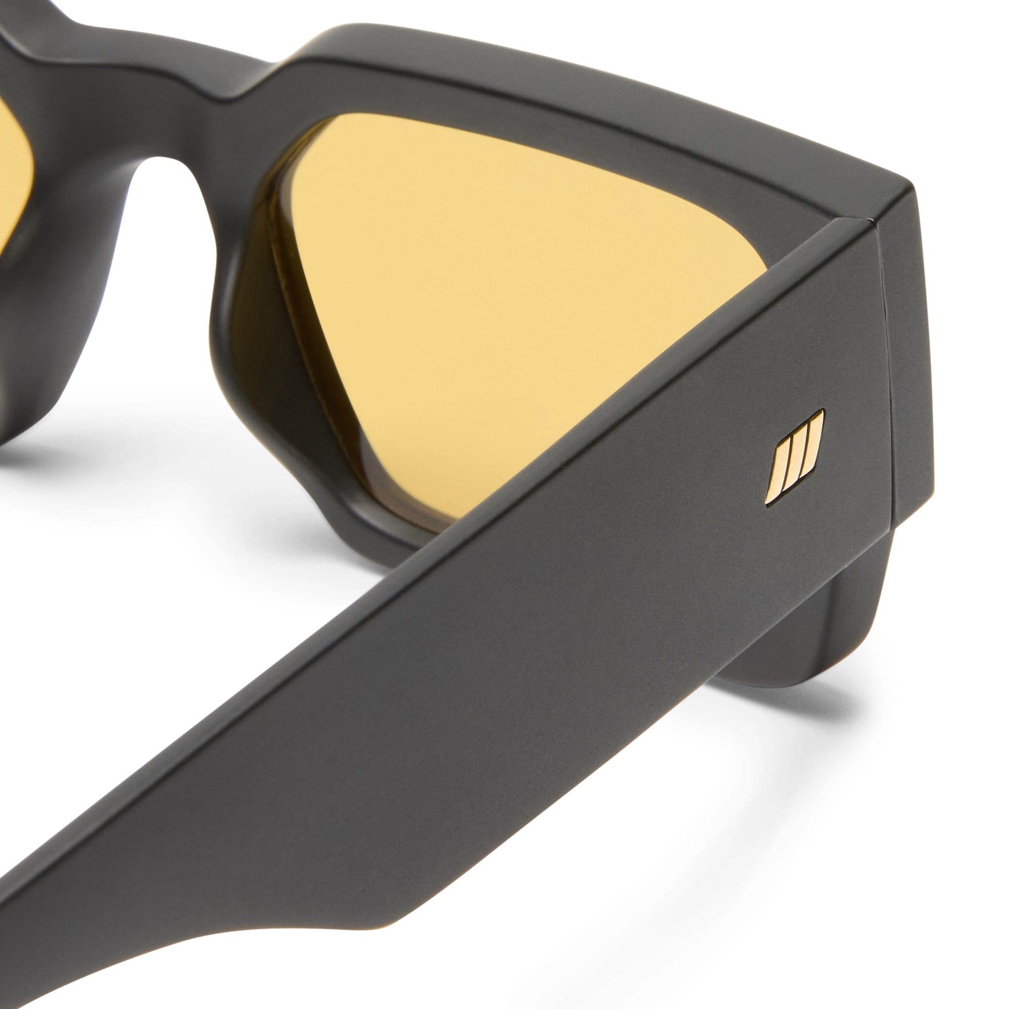 Contemplation 2552160 matte black/amber tint lens