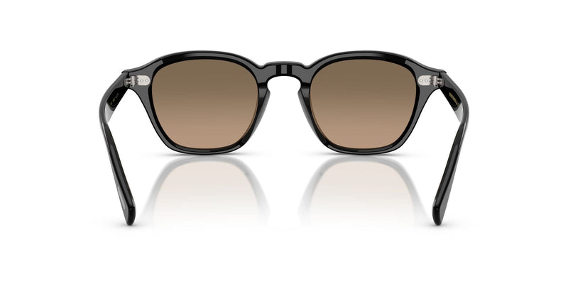 0OV5580SU 1731GN (48) black/sandstone gradient polarised lens